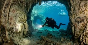 Há 41 anos, um mergulhador achou uma gruta pré-histórica submersa, hoje célebre por ter sido lar do Homo sapiens antes da última era do gelo a ocultar