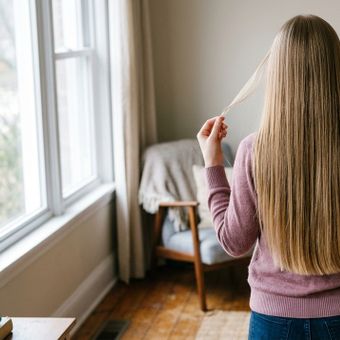 Featured mobile: Cabelo fino quebra antes de conseguir crescer? 5 cuidados que ajudam a preservar o comprimento sem promessa milagrosa