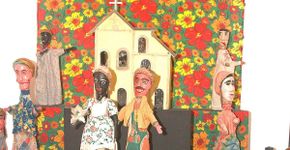 Oficina de confecção de bonecos folclóricos no Museu da Língua Portuguesa