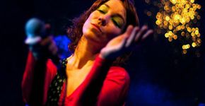 Karina Buhr com sua banda em São Bernardo
