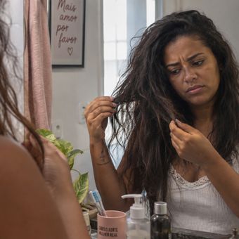 Featured mobile: Seu cabelo quebra mesmo sem química? 6 hábitos diários que podem explicar o problema