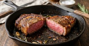 Chefs de cozinha afirmam: “Para o bife ficar dourado por fora e suculento por dentro, não precisa ficar virando toda hora”