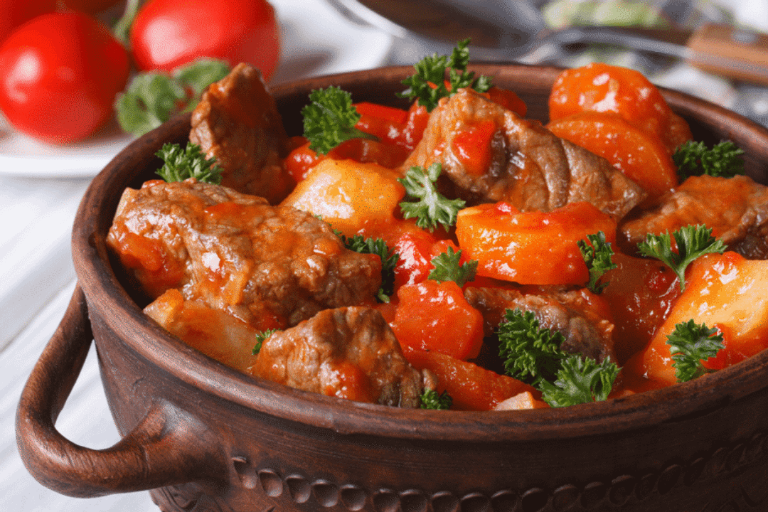 Carne de panela com legumes (Imagem: Sergii Koval | Shutterstock)