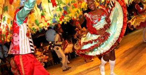 Conheça as mais belas festas brasileiras com apenas uma passagem