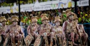 Sobre rodas carnavalescas