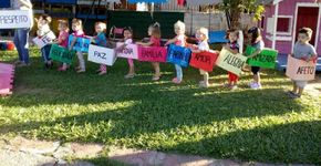 Piuííí: para ensinar empatia, escola cria ‘trenzinho do amor’
