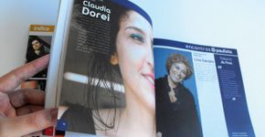 Claudia Dorei faz pocket show na Fnac Paulista