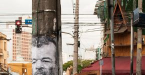 Intervenção artística reproduz catadores em postes para chamar a atenção para nosso lixo
