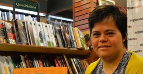 Primeira professora com Down do país ganha prêmio nacional de educação