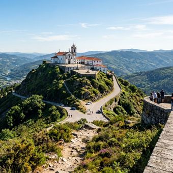 Featured mobile: A vila no norte de Portugal com um santuário lendário e uma das maiores cascatas da Europa