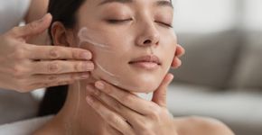 Como a drenagem linfática facial caseira pode transformar seu rosto