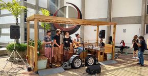 Você já viu um parklet sobre rodas? Ele existe e promove shows