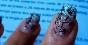 Aluno faz ‘nail art’ especial para colar em prova