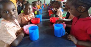 Projetos buscam ajuda a crianças de Moçambique, na África