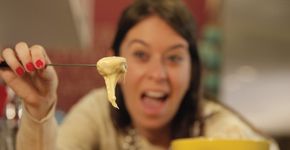 Fondue de queijo com cerveja para aquecer no friozinho