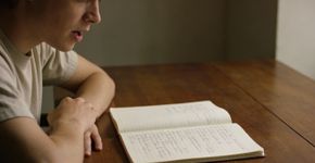 Por que as pessoas mais inteligentes costumam falar sozinhas