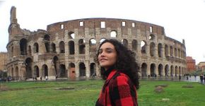 Débora Nascimento posa nua, mostra resultado e web comenta
