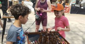 Jogos tradicionais em madeira vindos do mundo inteiro são atração gratuita pelo mês das crianças no Cantareira Norte Shopping