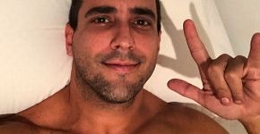 André Marques posta foto antiga exibindo tanquinho sarado