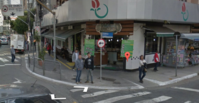 Lanchonete em SP coloca placa contra moradores de rua e se dá mal