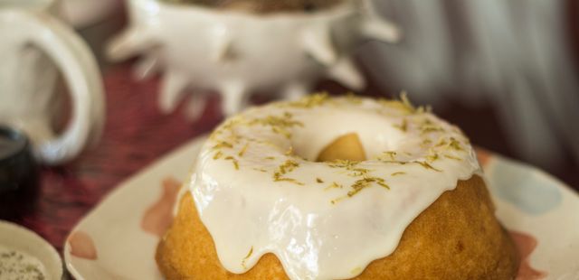 Este bolo de limão é tão fácil que parece mágica – e delicioso!