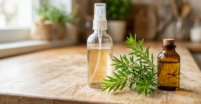 Spray natural caseiro para caspa leva vinagre de maçã, azeite e óleo de melaleuca: veja como preparar