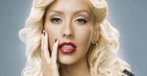 Christina Aguilera surpreende ao aparecer sem maquiagem
