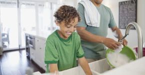Desafio #homemnapia convida homens a dividirem as tarefas domésticas por uma semana