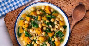 Do grão-de-bico à lentilha: 3 sopas ricas em proteína vegetal para um jantar leve 