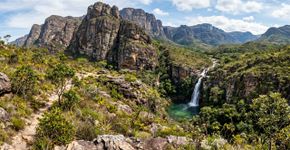 Cachoeiras, cânions, cavernas e campos rupestres em mais de 31 mil hectares: o parque mineiro que se estende por quatro municípios na Serra do Espinhaço