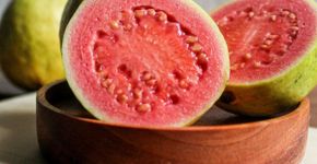 Goiaba: 8 benefícios da fruta para a saúde