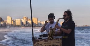 DJ cria bike para levar cultura, arte e música a praças do Rio