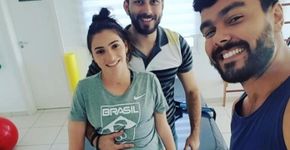 Durante fisioterapia, Lais Souza fica em pé pela primeira vez