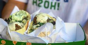 Esqueça os talheres: 5 restaurantes para comer com as mãos em SP