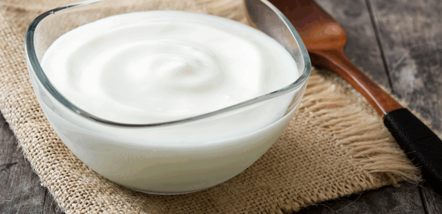 Iogurte para todas as horas; aprenda a fazer o seu no micro-ondas e com apenas 2 ingredientes
