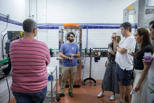 O BEG Tour dura cerca de 45 minutos e apresenta as principais etapas da produção do gin, desde a escolha dos botânicos até a destilação
