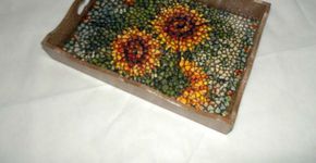 Bandeja com mosaico de casca de ovo – R$40