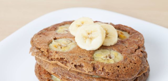 Panqueca de aveia e banana para comer rezando
