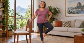 Yoga na terceira idade: 3 exercícios para mais estabilidade e equilíbrio