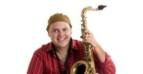 Thiago França se apresenta na Galeria Olido