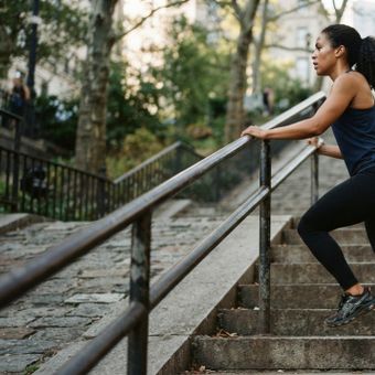 Featured mobile: Especialistas já disseram: “Subir escadas por 10 minutos por dia, todos os dias, equivale a 3 sessões de musculação por semana para as pernas.”