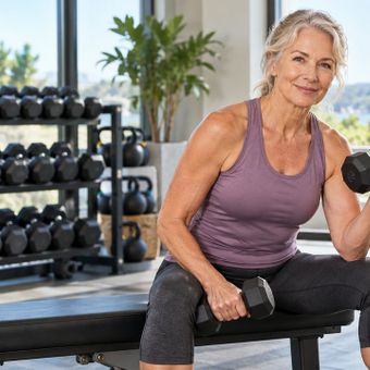 Featured mobile: Os especialistas concordam: “Nem a natação nem a caminhada são suficientes; após os 50 anos, o treino de força é absolutamente necessário.”