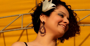 Saguão do Teatro Municipal recebe a cantora Myrian Lopez nesta quinta-feira (07/07)