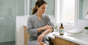 O skincare corporal virou tendência em 2026: 5 ativos que estão saindo do rosto e chegando aos braços, colo e pernas