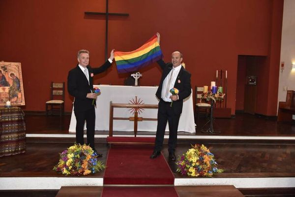 Juntos há 28 anos, Toni e David decidiram oficializar o casamento em 2018