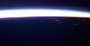 O amanhecer visto do espaço