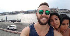 O mistério da selfie de duas cabeças está viralizando na web