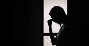 Mulher algemada é agredida com socos e chutes por PM em MS