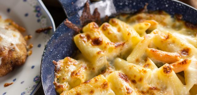 Faça um macarrão delicioso, fácil e sem sujar panelas para o almoço