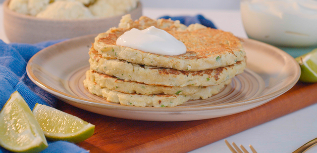 Receita low carb: Panqueca de couve-flor com sour cream